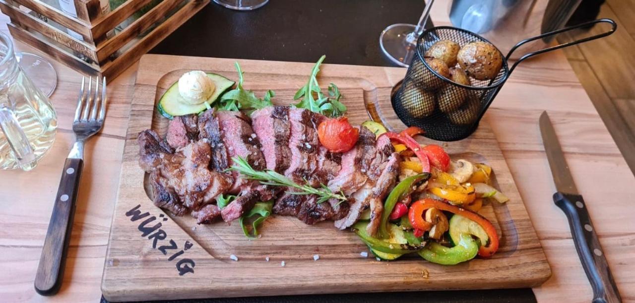 Hotel Restaurant Wuerzig In Ürzig מראה חיצוני תמונה